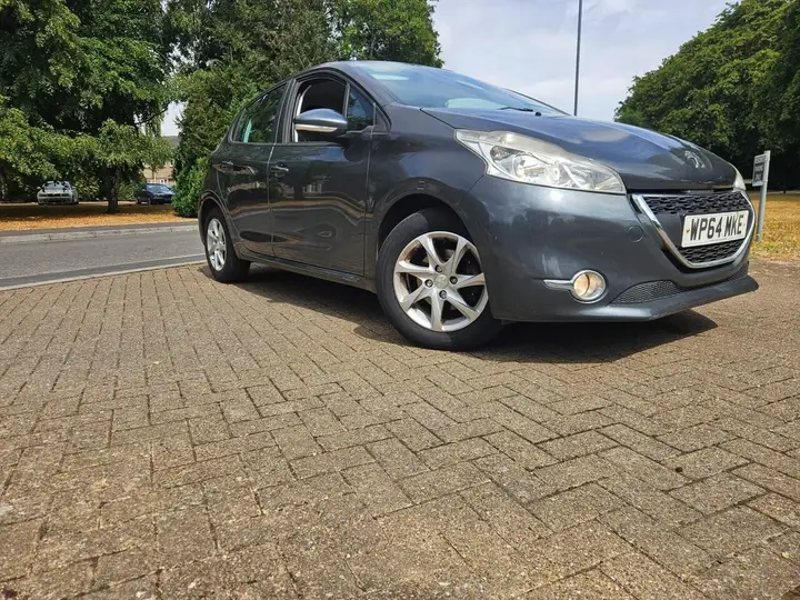 Peugeot 208 2015 photo 3