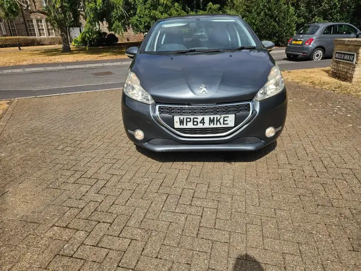 Peugeot 208 2015 photo 4