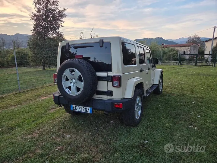 Jeep Wrangler Unlimited 2011 photo 2