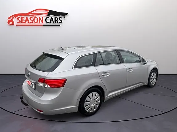 Toyota Avensis 2015 photo 2