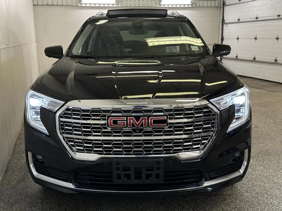 GMC Terrain 2024 photo 2