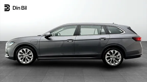 Skoda Superb 2025 photo 2