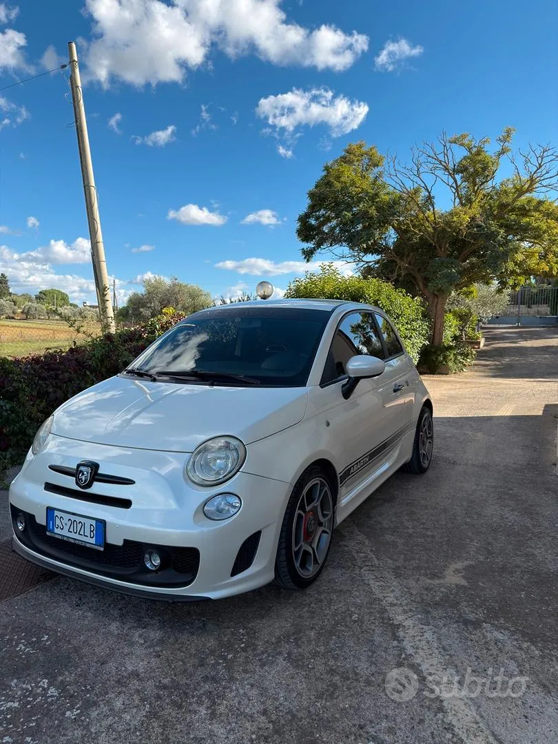 Abarth 500 2010 photo 2