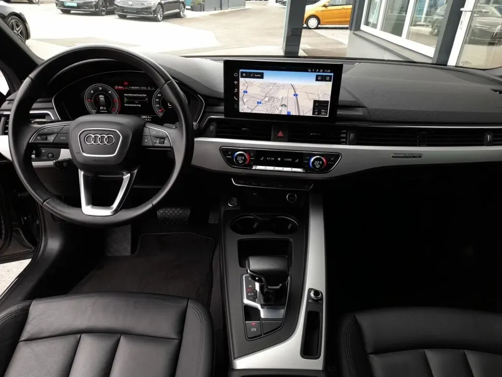 Audi A4 Avant 2023 photo 3