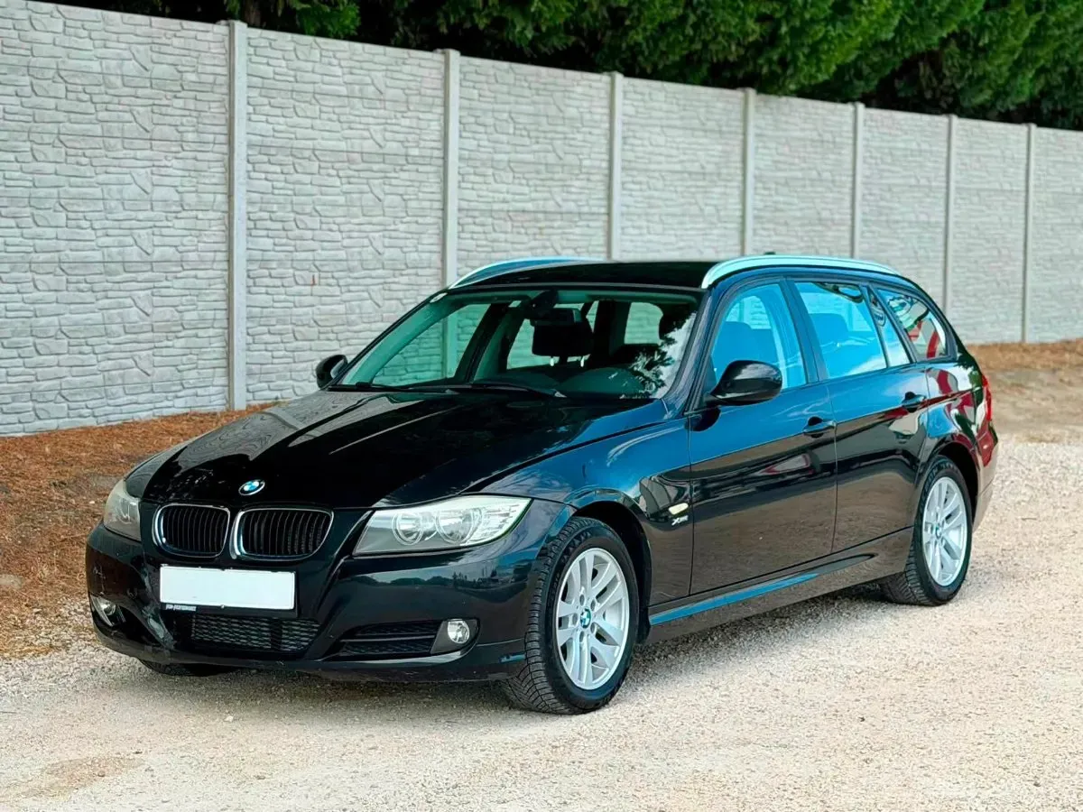 BMW 3 Series 2011 photo 2
