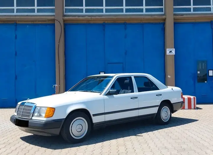 Mercedes-Benz W124