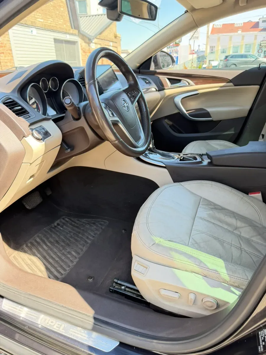 Opel Insignia 2010 photo 2
