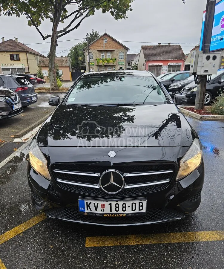 Mercedes-Benz A 180 2014 photo 4