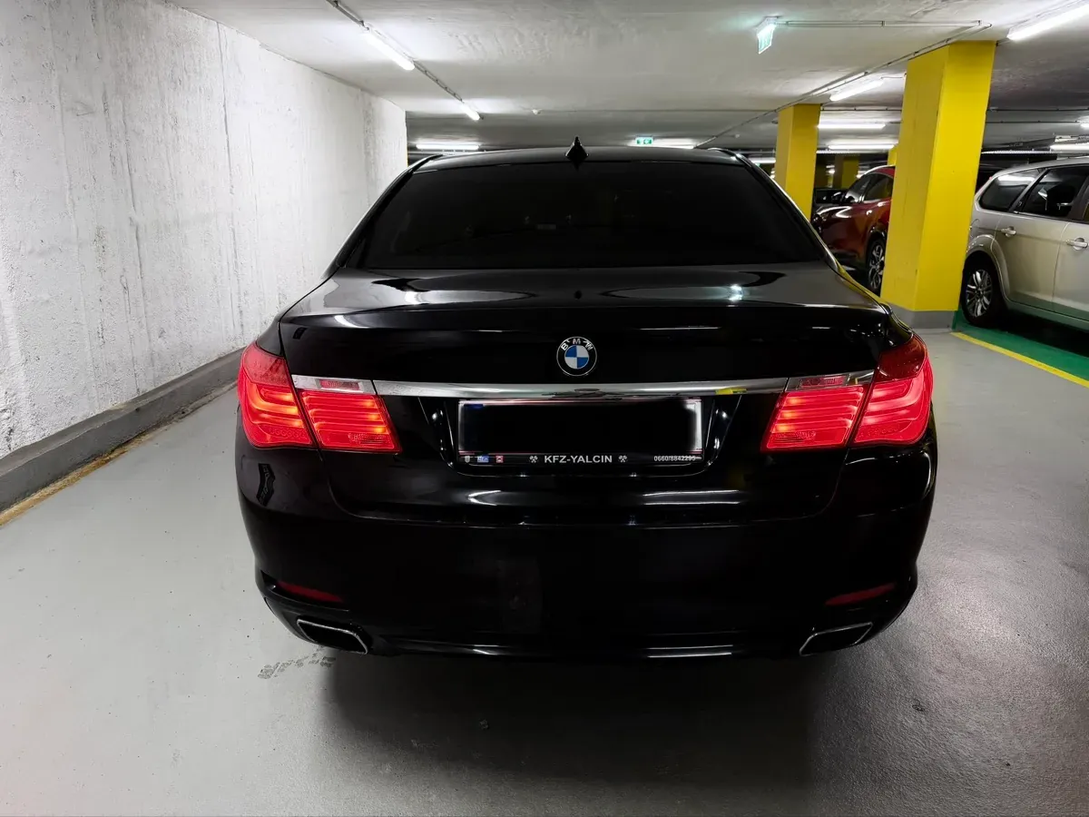 BMW 7 Series 2009 photo 3