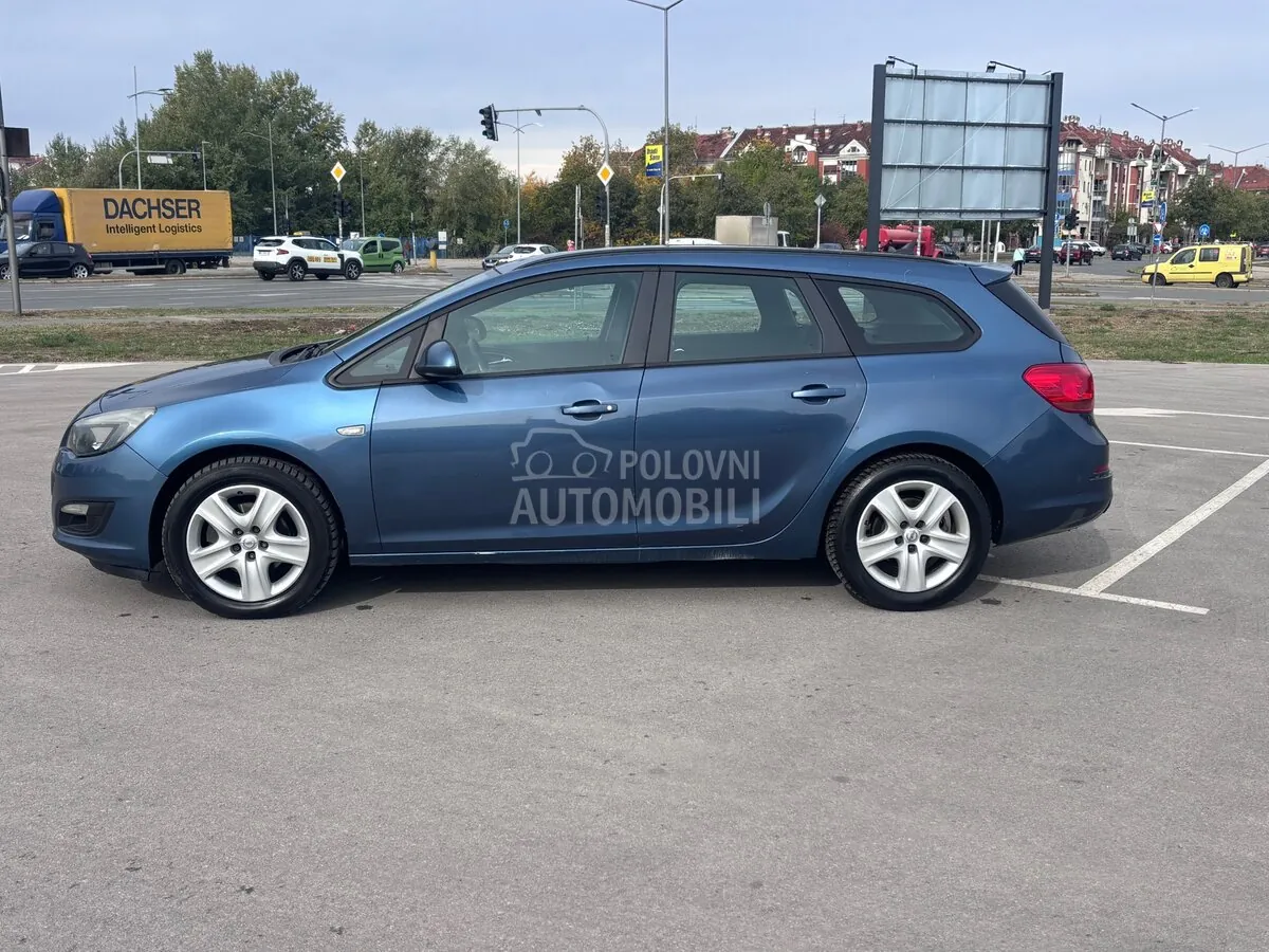 Opel Astra J 2014 photo 3