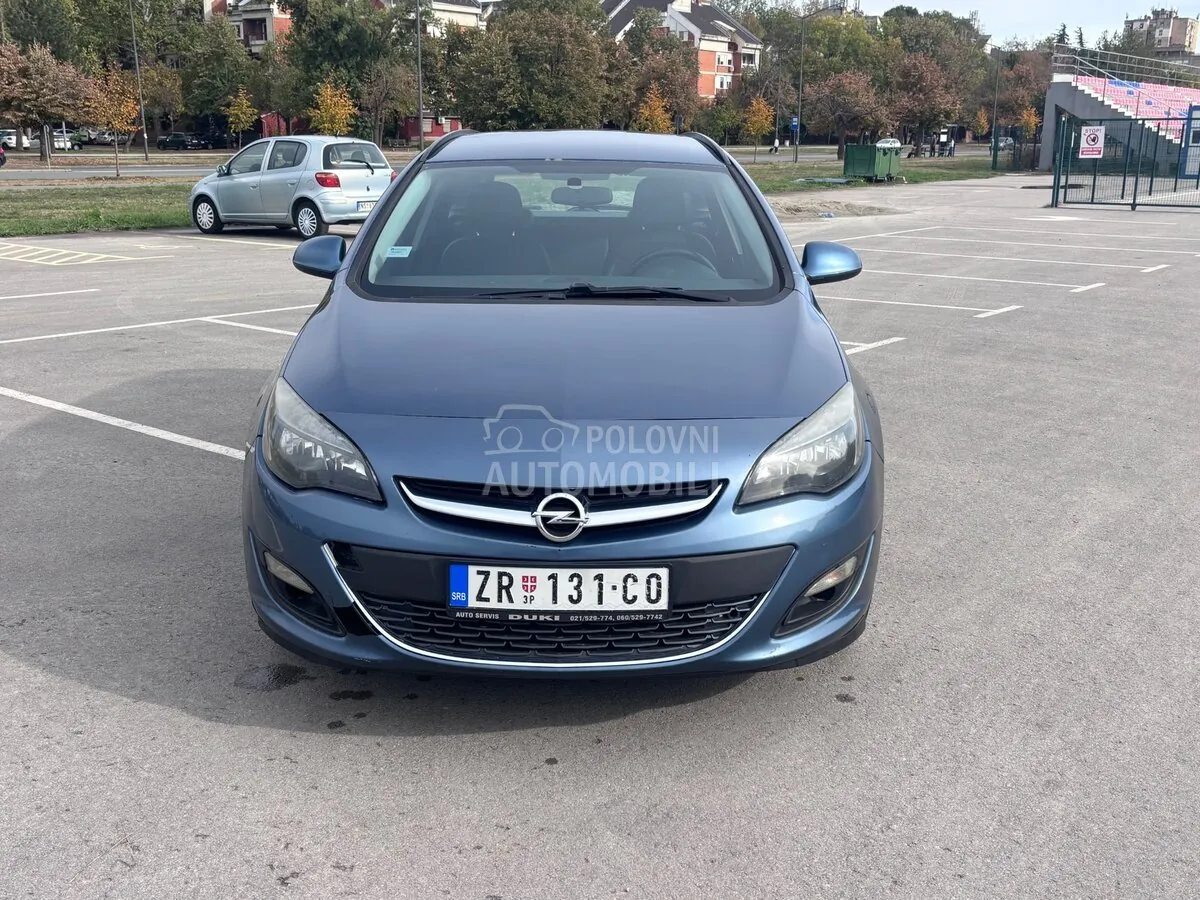 Opel Astra J 2014 photo 2