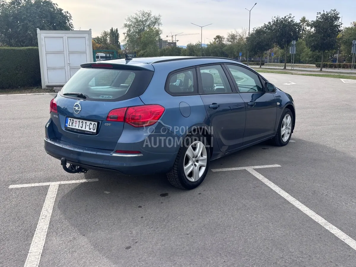 Opel Astra J 2014 photo 5