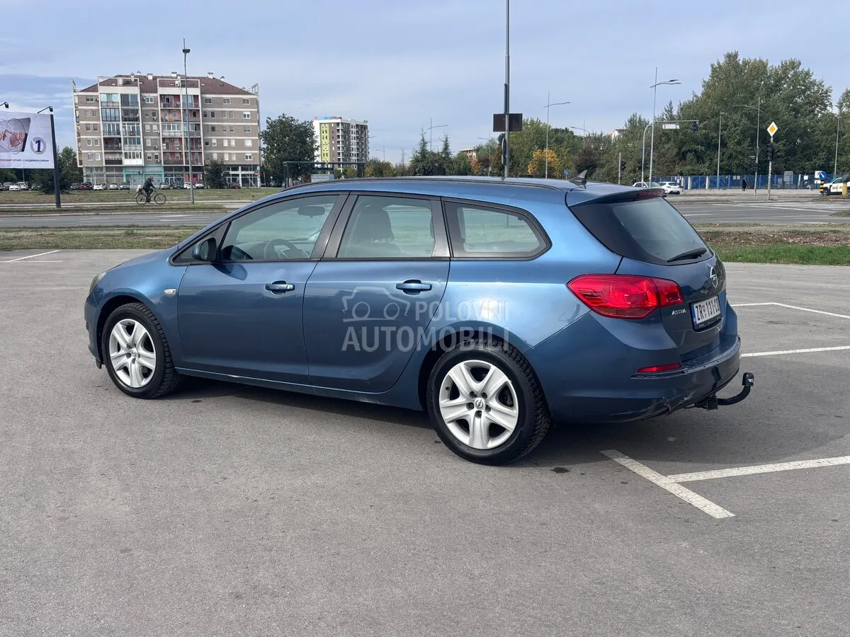 Opel Astra J 2014 photo 4