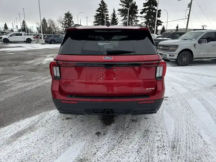 Ford Explorer 2026 photo 4