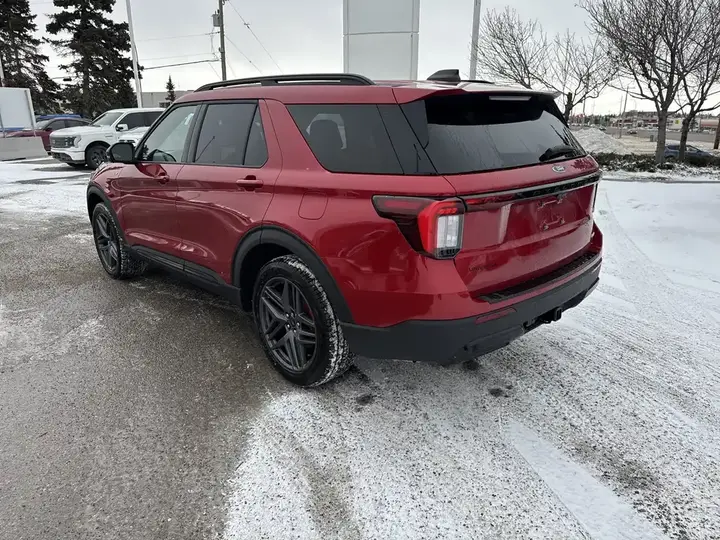 Ford Explorer 2026 photo 3