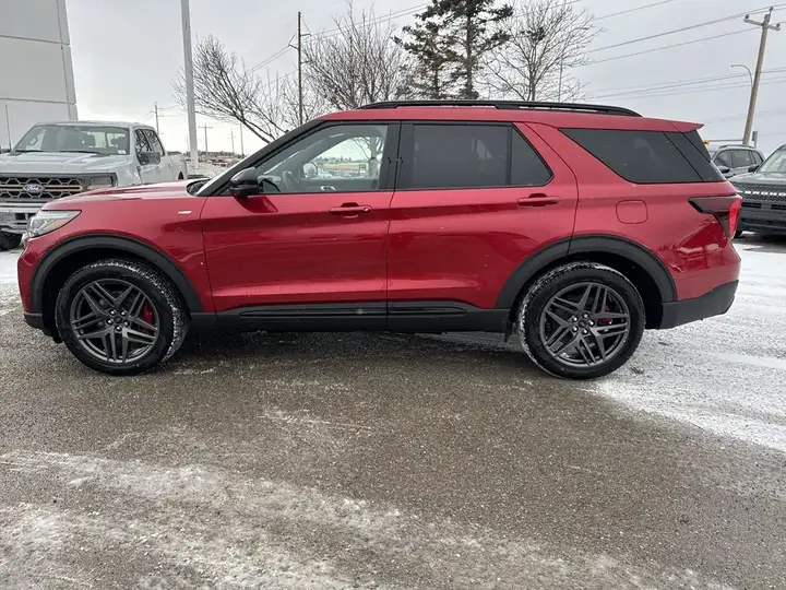 Ford Explorer 2026 photo 2