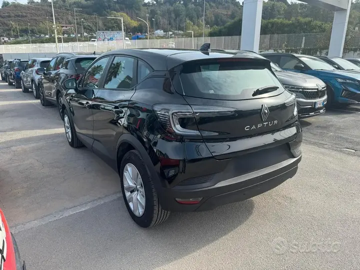 Renault Captur 2025 photo 2