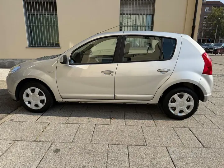 Dacia Sandero 2010 photo 5