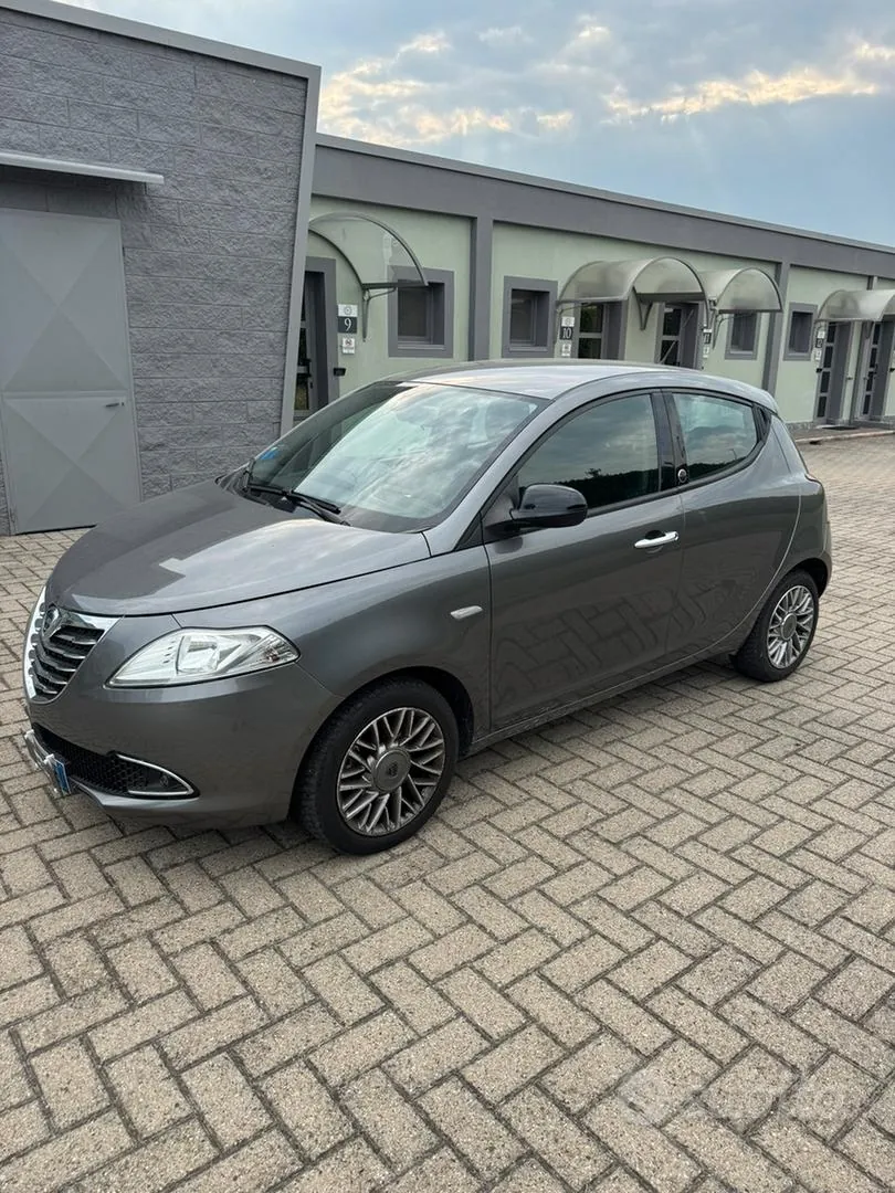 Lancia Ypsilon
