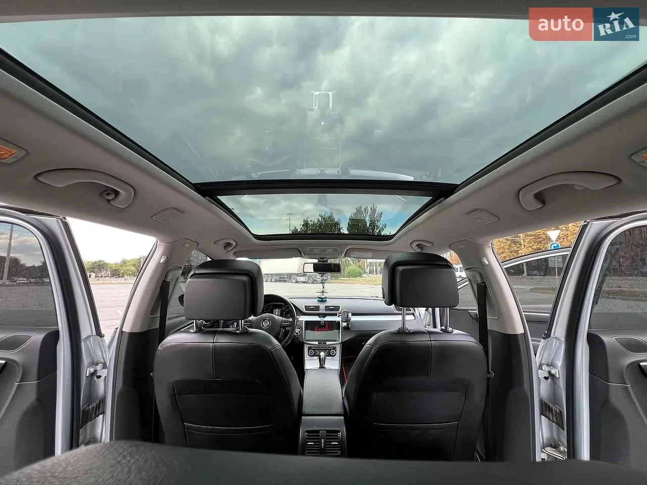 Volkswagen Passat 2011 photo 5