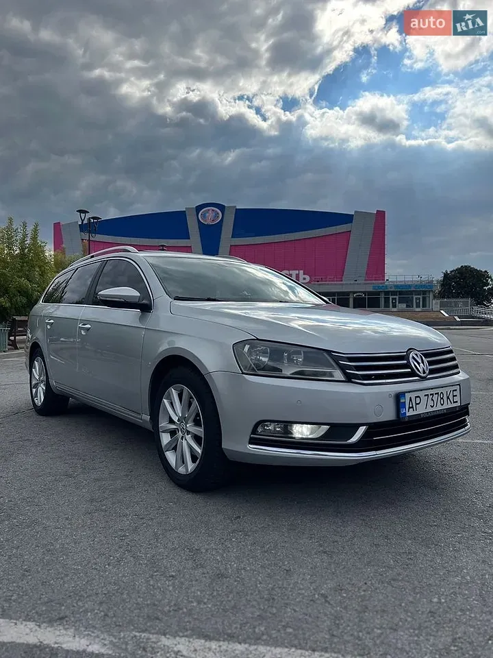 Volkswagen Passat 2011 photo 2