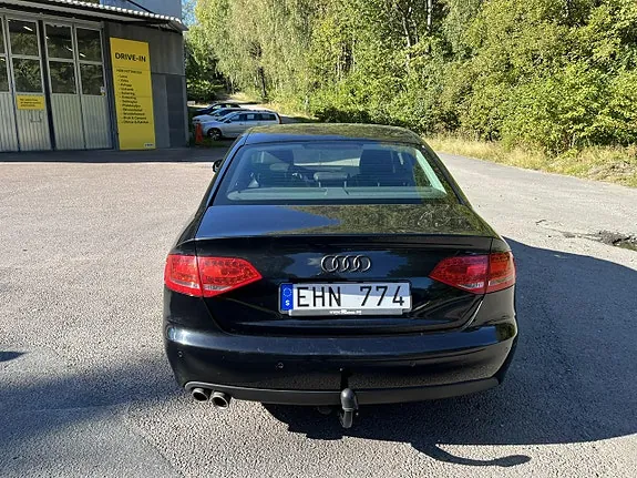 Audi A4 2011 photo 4