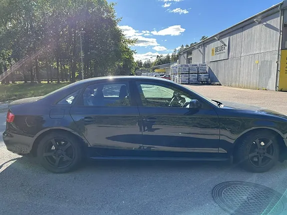 Audi A4 2011 photo 2