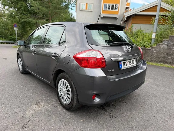 Toyota Auris 2011 photo 3