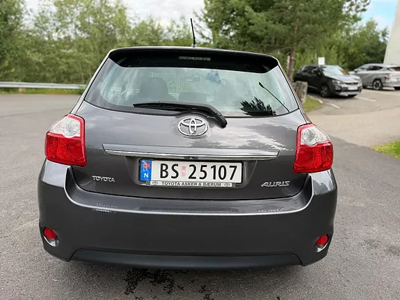 Toyota Auris 2011 photo 4