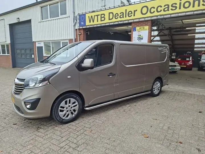 Opel Vivaro 2015 photo 2