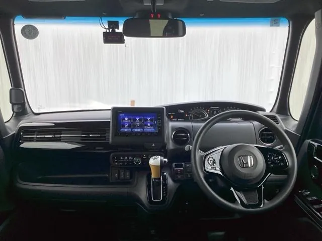 Honda N-Box 2022 photo 2