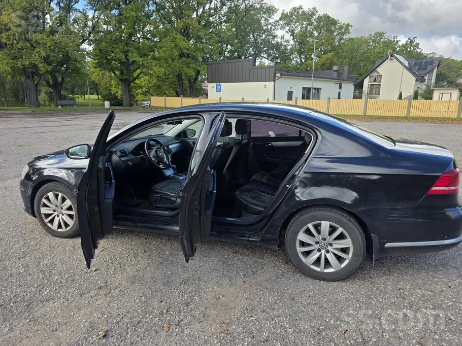 Volkswagen Passat 2011 photo 2