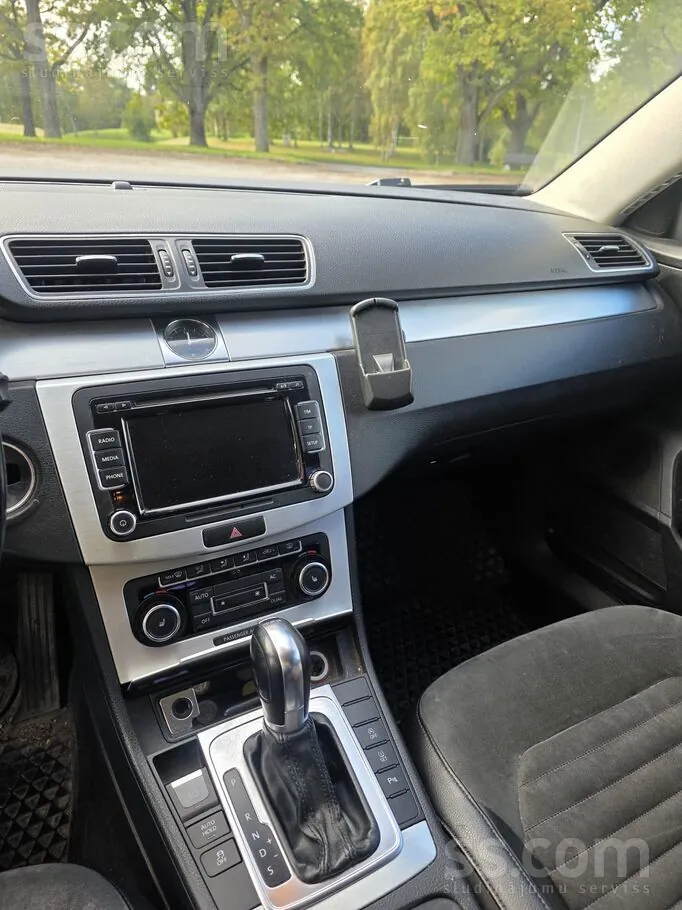Volkswagen Passat 2011 photo 3