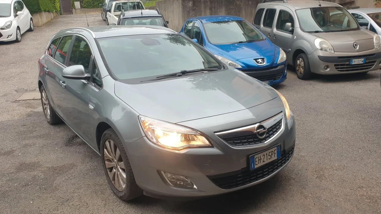 Opel Astra 2011 photo 3