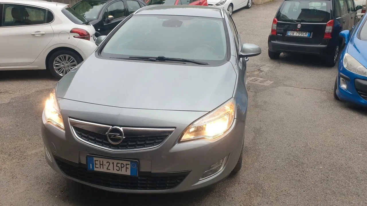 Opel Astra 2011 photo 4