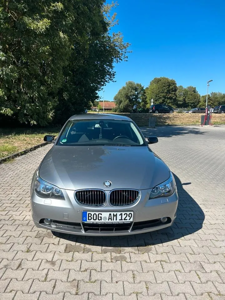 BMW E61 523I