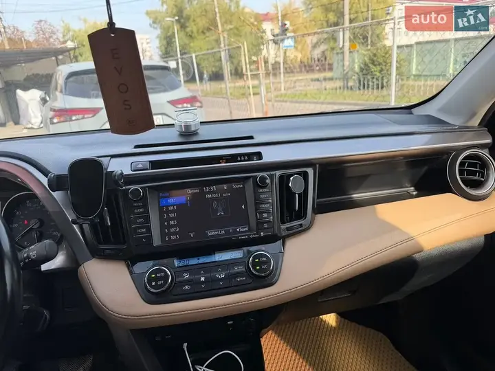 Toyota Rav4 2016 photo 2
