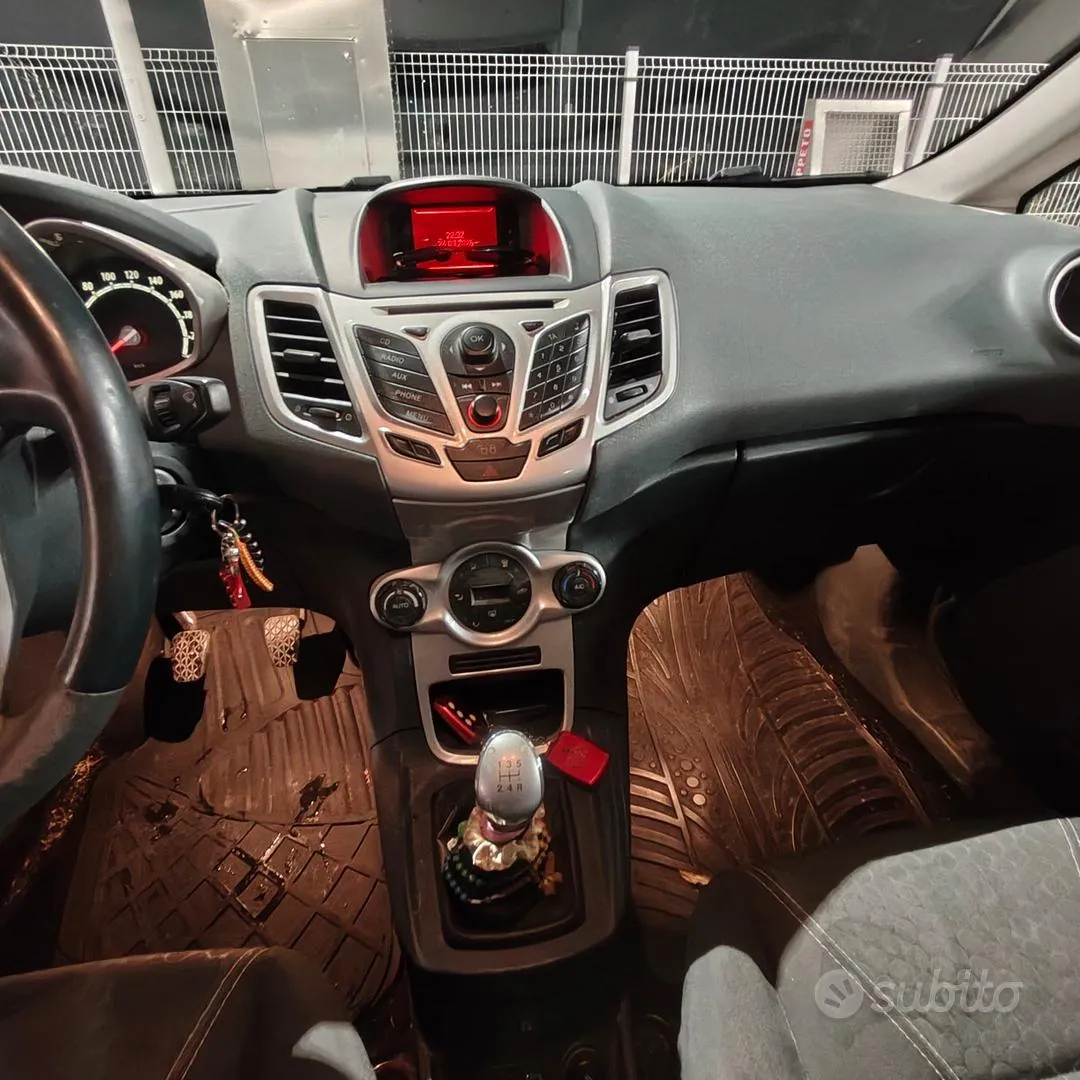 Ford Fiesta 2009 photo 3