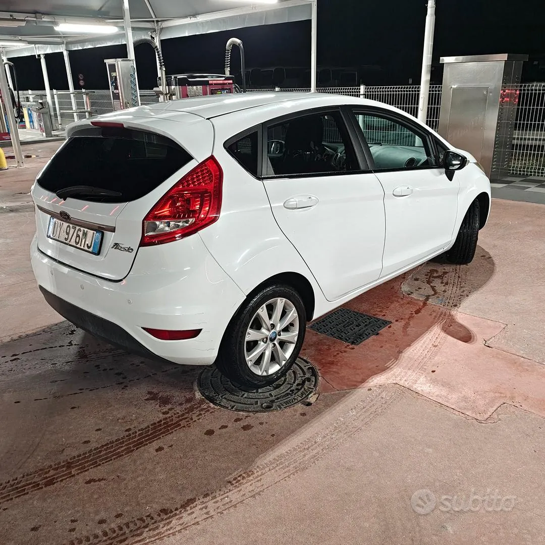 Ford Fiesta 2009 photo 2