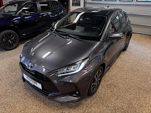 Toyota Yaris 2023 photo 2