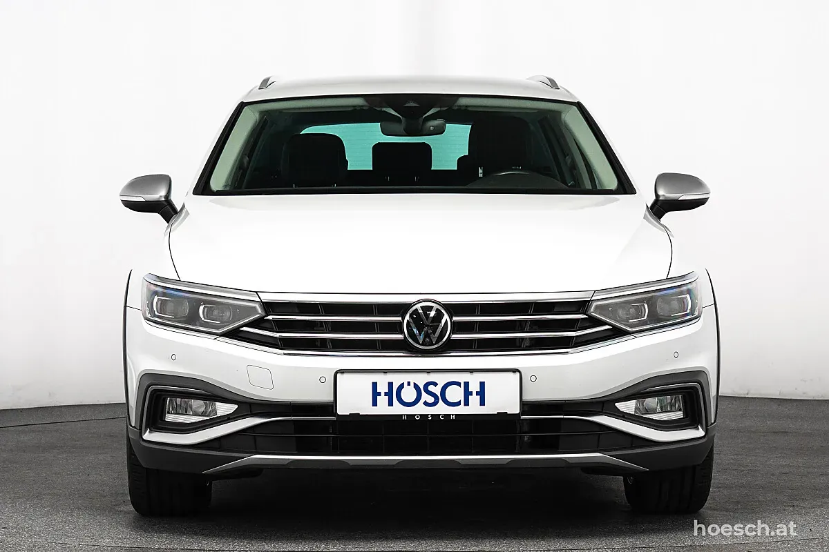 Volkswagen Passat 2024 photo 2