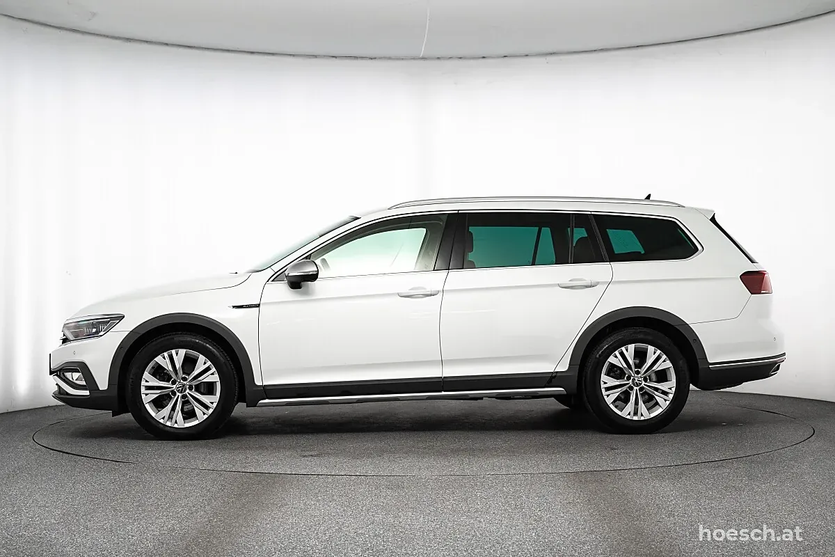 Volkswagen Passat 2024 photo 3