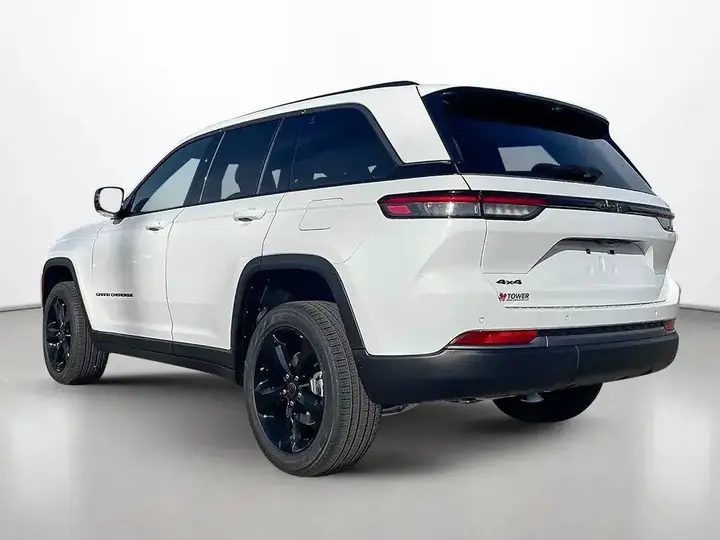 Jeep Grand Cherokee 2027 photo 3