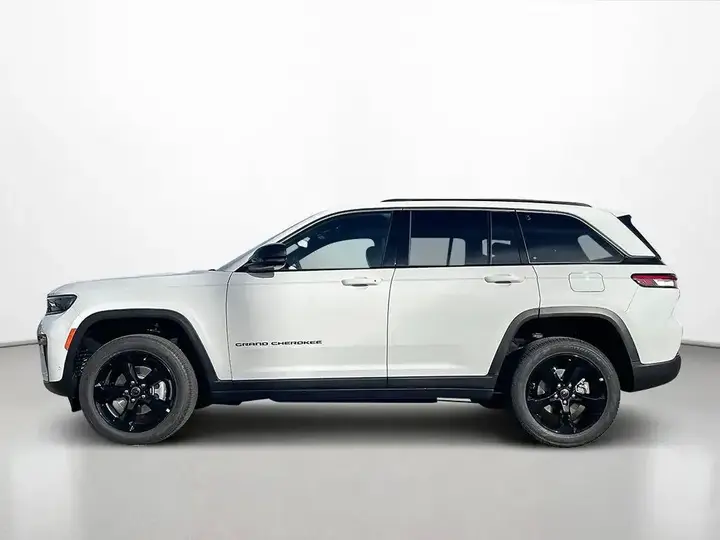 Jeep Grand Cherokee 2027 photo 2