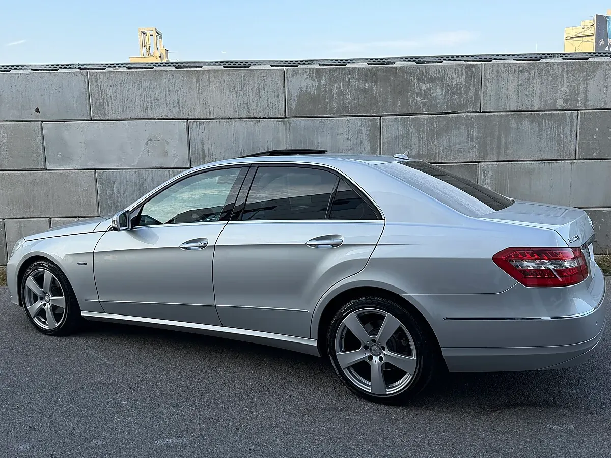 Mercedes-Benz E-Class 2009 photo 3