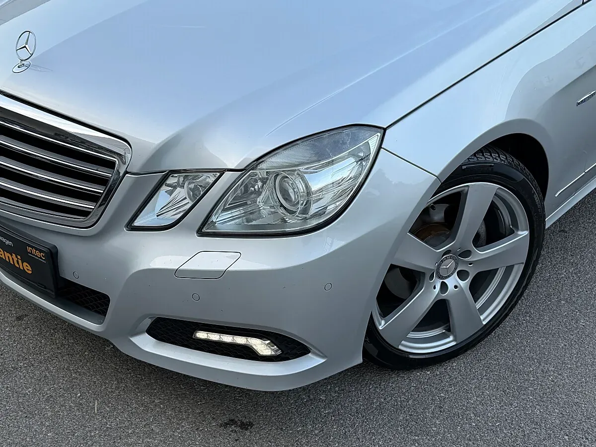 Mercedes-Benz E-Class 2009 photo 2