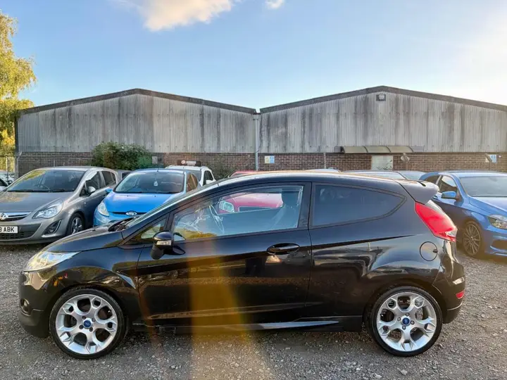 Ford Fiesta 2012 photo 5