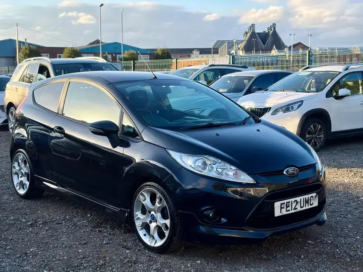 Ford Fiesta 2012 photo 2
