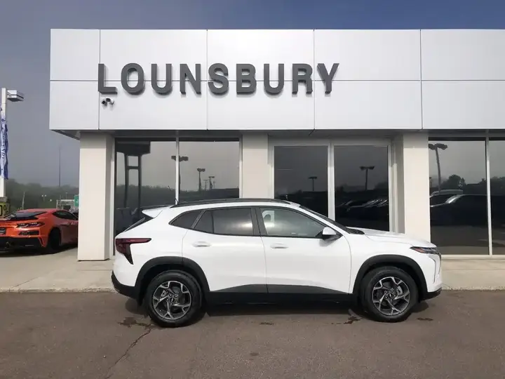 Chevrolet Trax 2026 photo 2