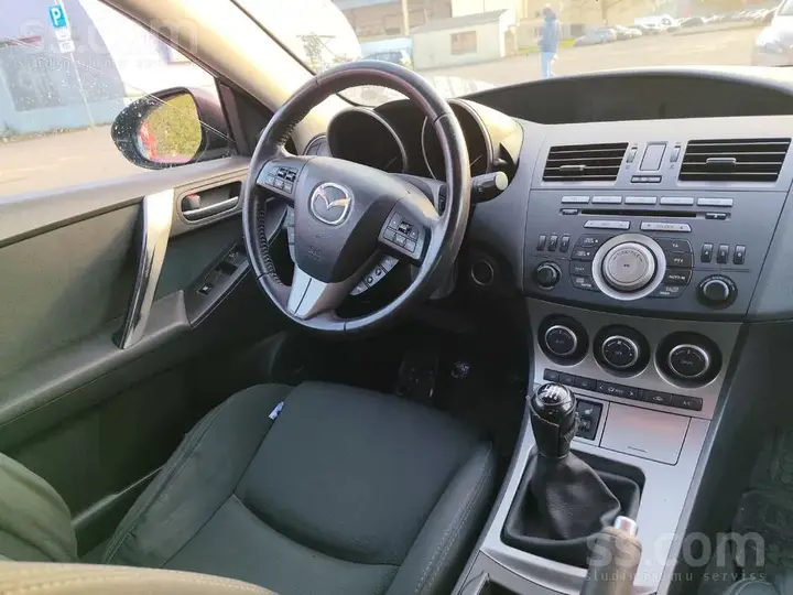 Mazda Mazda3 2011 photo 4